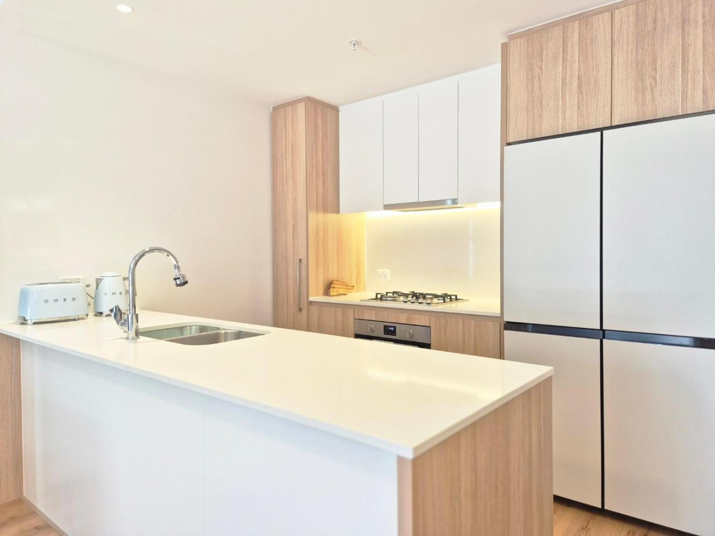 Modern 3 Bed Near Lidcombe Station Apartment