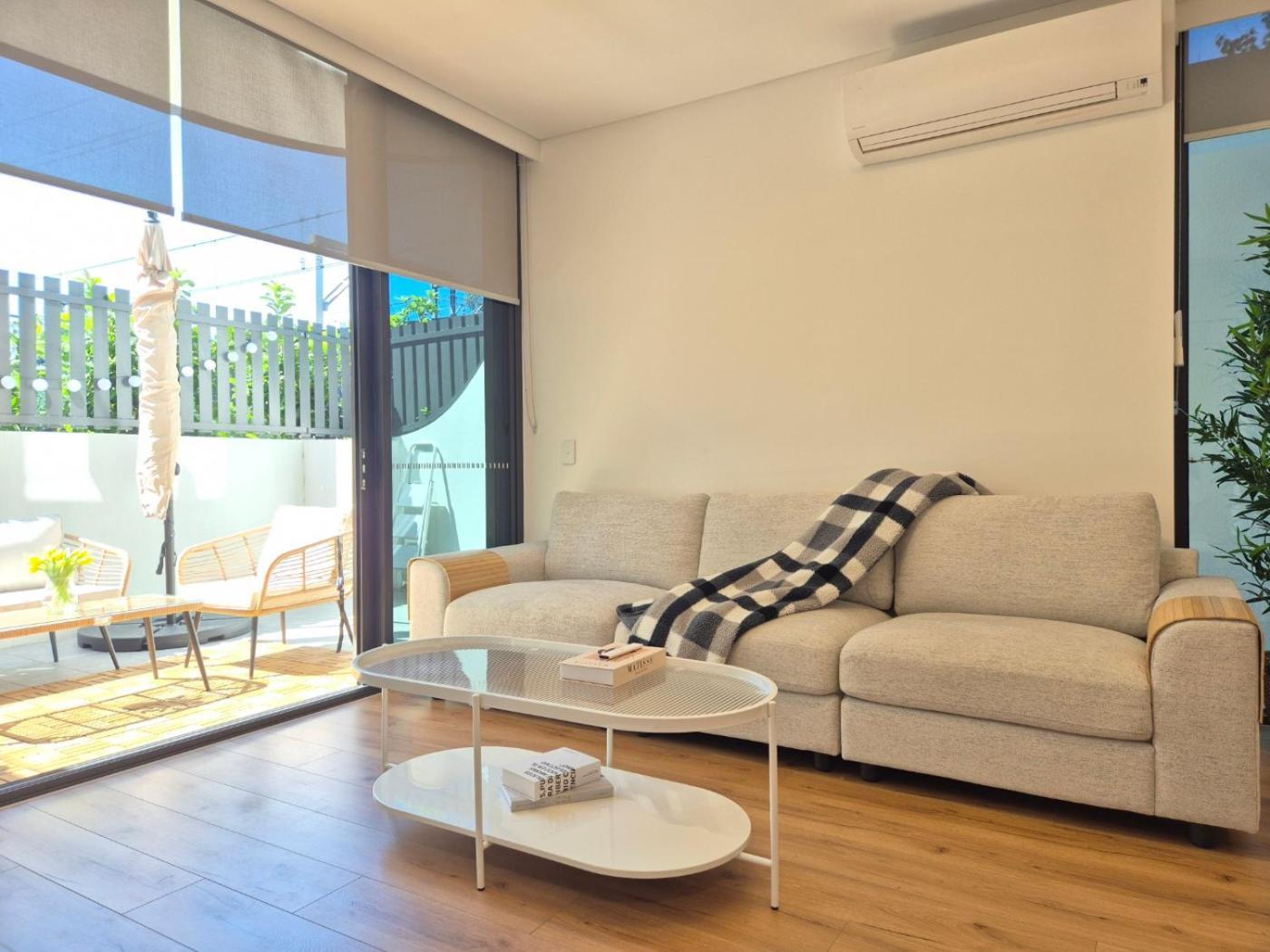 Modern 3 Bed Near Lidcombe Station Apartment *