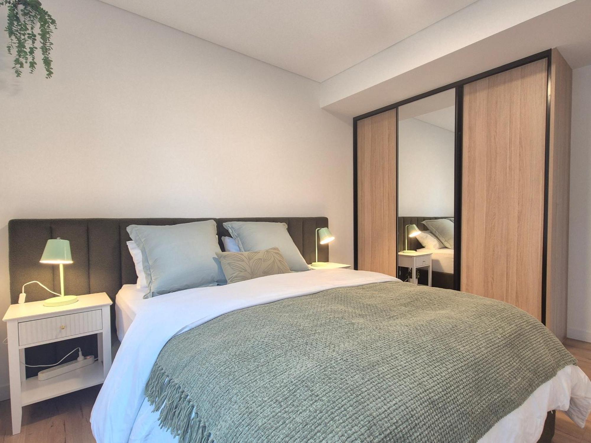 Modern 3 Bed Near Lidcombe Station Apartment